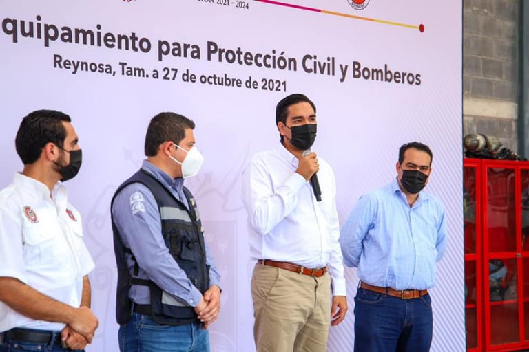 Alcalde de Reynosa entrega equipamiento nuevo a personal de Protección Civil