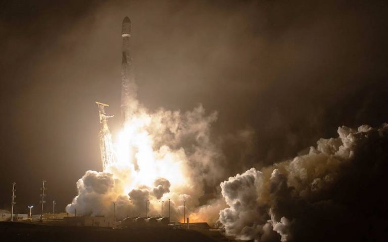 La NASA lanza una nave espacial para desviar un asteroide, ve despegue