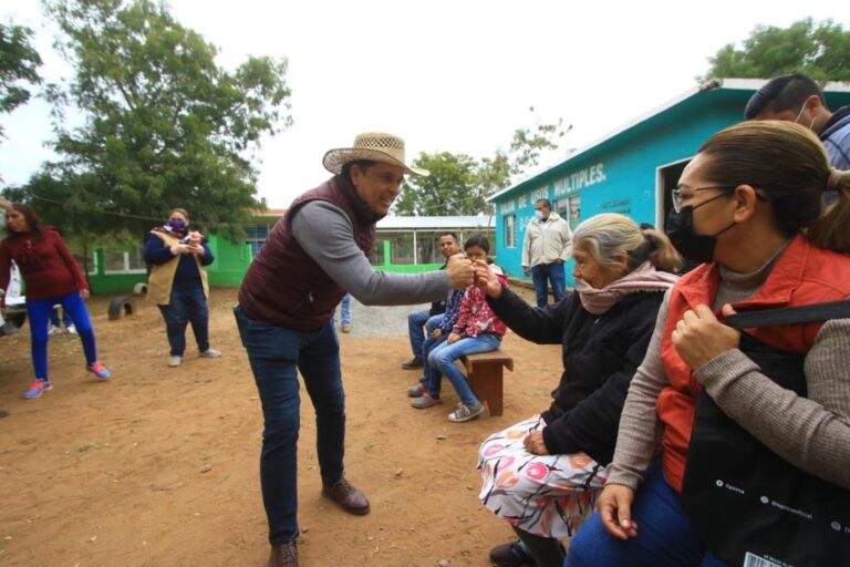 Gobierno de Victoria estrecha relación con la gente del campo