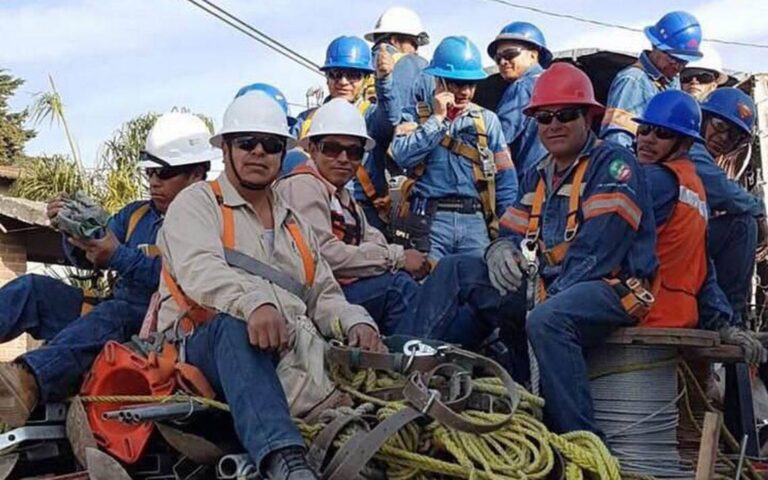 AMLO anuncia programa de compensación para extrabajadores de Luz y Fuerza