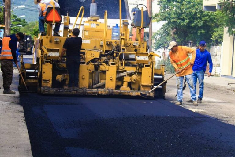 Mejora municipio más de 8 mil metros de asfalto en la ciudad
