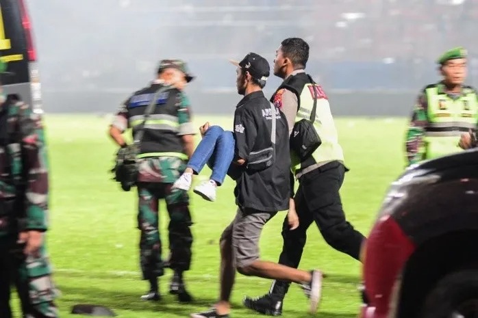 “Murieron en los brazos de los jugadores”: el relato de los testigos de la estampida que dejó 125 muertos