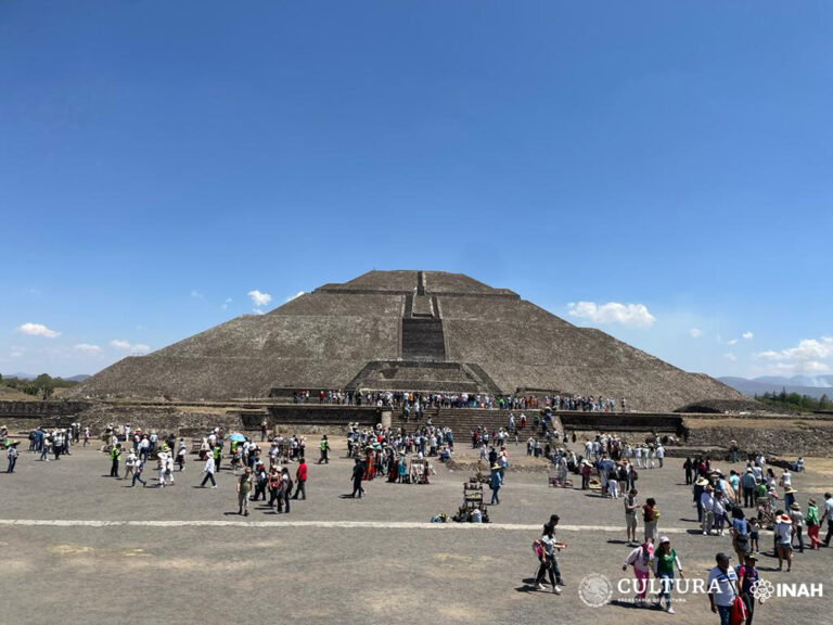Más de 275,000 personas atestiguaron el equinoccio de primavera en las zonas arqueológicas de México
