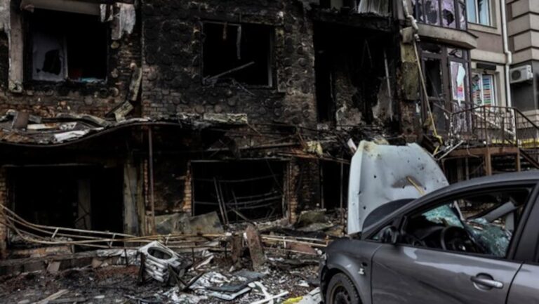 Al menos siete muertos en la región de Kyiv en una oleada de ataques rusos con drones durante la noche, según la policía ucraniana